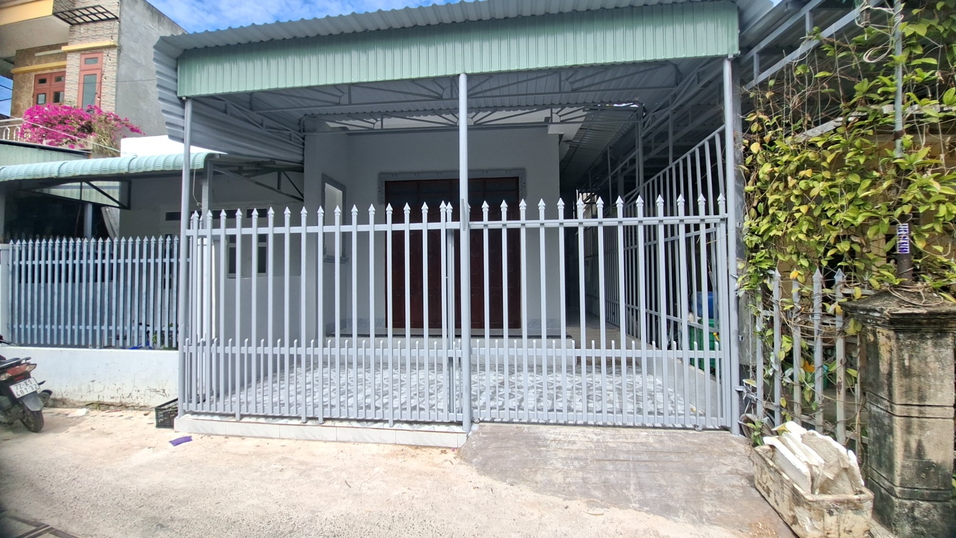 Bán nhà mặt tiền đường bê tông, Phước Hưng, Long Hải, 2 phòng ngủ, gần chợ, biển Dinh Cô