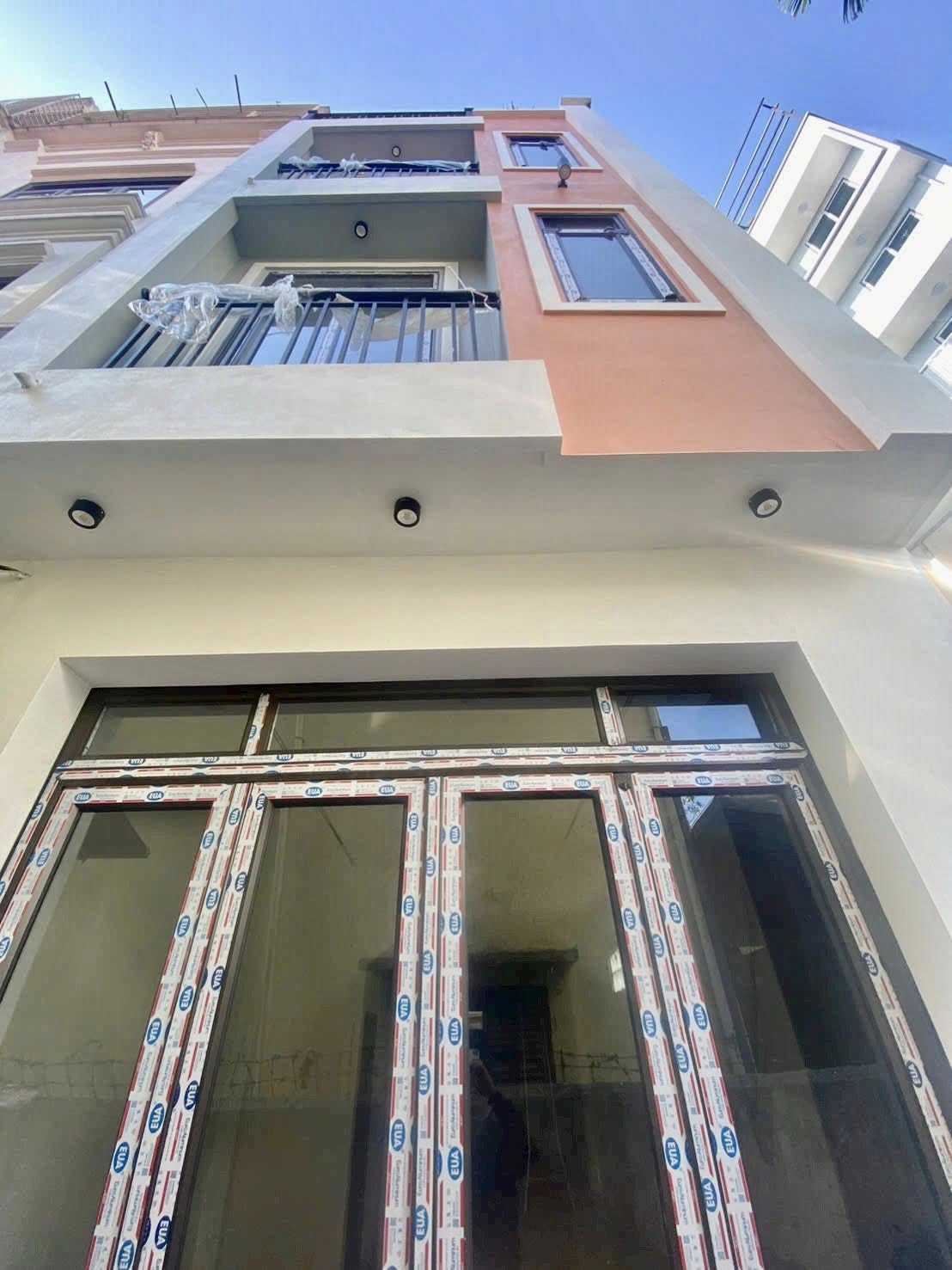 Nhà xây mới đẹp như hoa hậu, sổ đỏ sang tên, giá hời như mơ