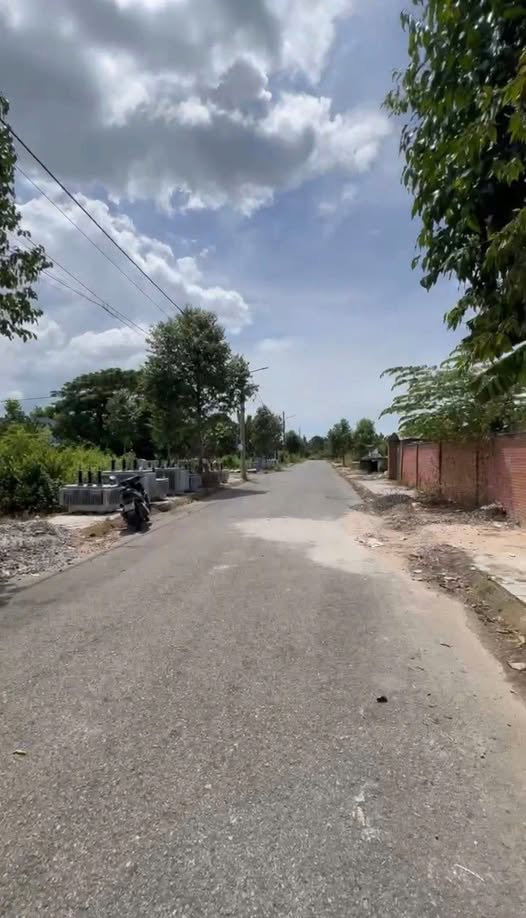 Bán đất Gia Phát Hương Lộ 2, sổ đỏ 80m2, đường 30m, giá 1,9 tỷ