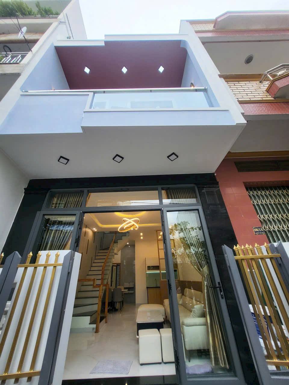 Nhà 1 trệt 1 lầu mới xây, 3 phòng ngủ, tặng nội thất, trung tâm Quy Nhơn 3,85 tỷ