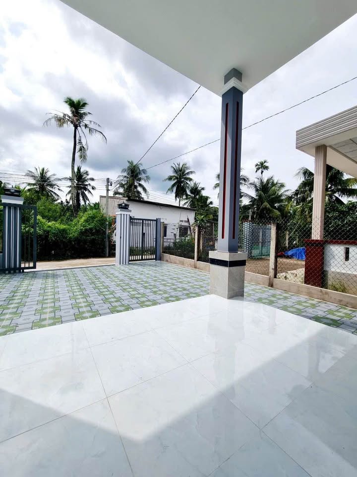 Chào mừng quý khách đến với cơ hội sở hữu một căn biệt thự mái Nhật vừa hoàn thiện, tọa lạc tại phường Phú Hưng