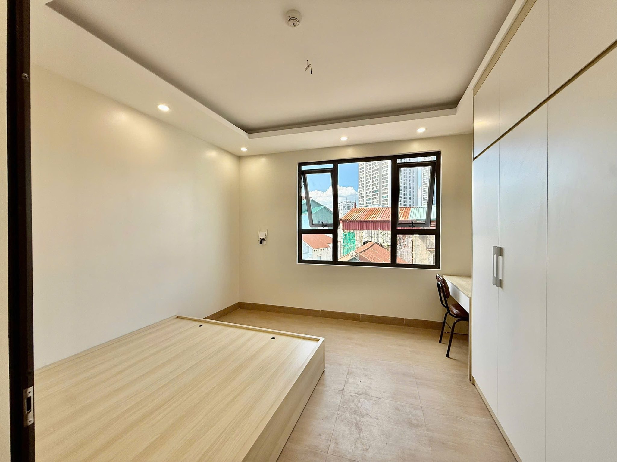 Phòng trọ Cầu Giấy, rộng rãi 40m², ban công riêng, nội thất đầy đủ