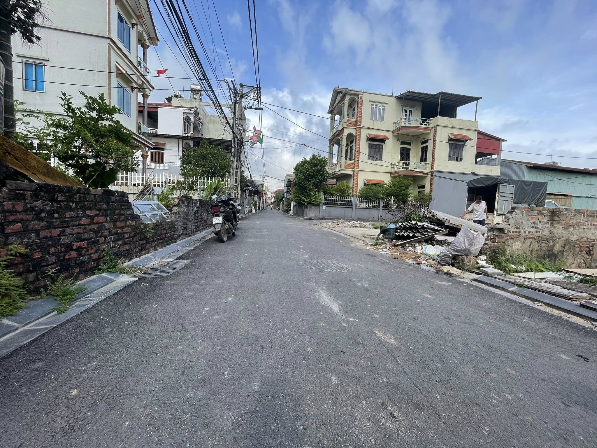 Đất vượng khí 2 mặt tiền, ô tô vào tận nơi, sổ đỏ vuông vắn, gần trung tâm