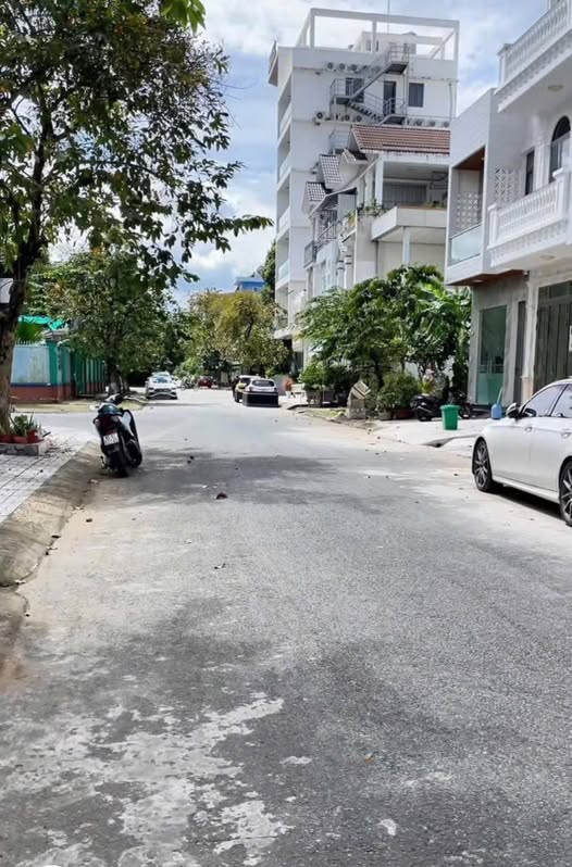 Đất vàng B8 Hưng Phú diện tích 120m2, hướng Đông Nam, sổ hồng sẵn sàng giá hời