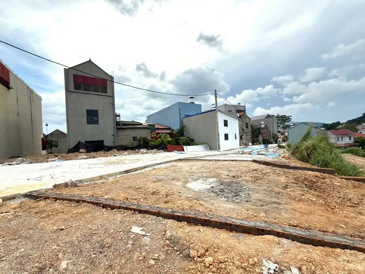 Bán đất thổ cư Lạng Sơn, 75m2, mặt tiền 6m, gần ngã 3 Tát Lả