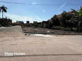 Tọa lạc tại vùng đất Tân Dân, nay là Triệu Việt Vương, Hưng Yên