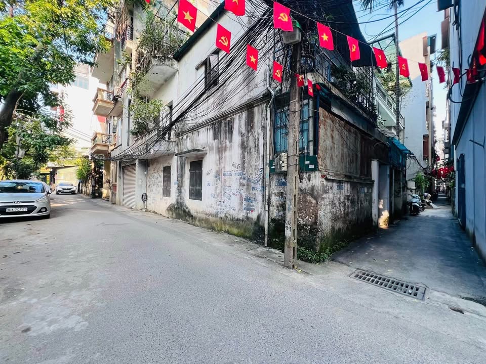 Bán đất Lạc Long Quân, Cầu Giấy 97m2, ô tô tránh, đất vuông vắn