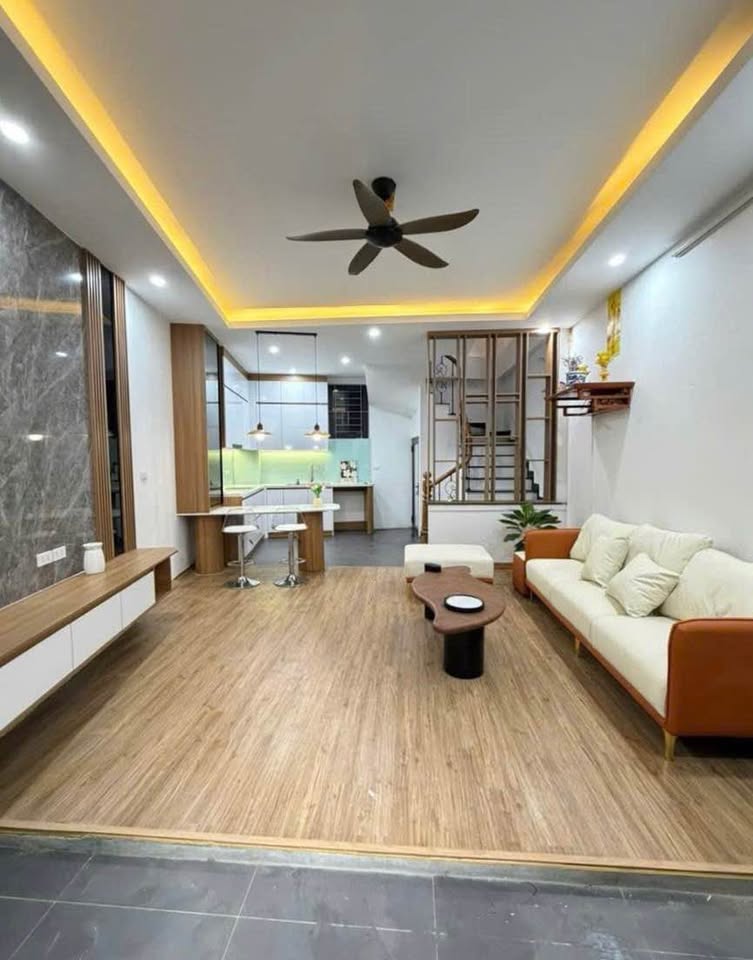 Nhà Xuân Đỉnh, 4 tầng đủ nội thất, vài bước ra phố, ô tô đỗ cửa