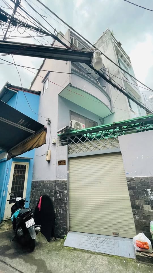 Nhà tọa lạc tại vị trí đắc địa trên đường Trần Quang Khải, Phường Tân Định, Quận 1, Thành phố Hồ Chí Minh