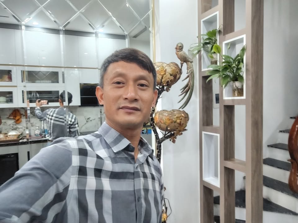 Nhà 7 tầng thang máy, 80m2, mặt tiền 5m, ô tô tránh, gần phố Nguyễn Văn Cừ, Long Biên