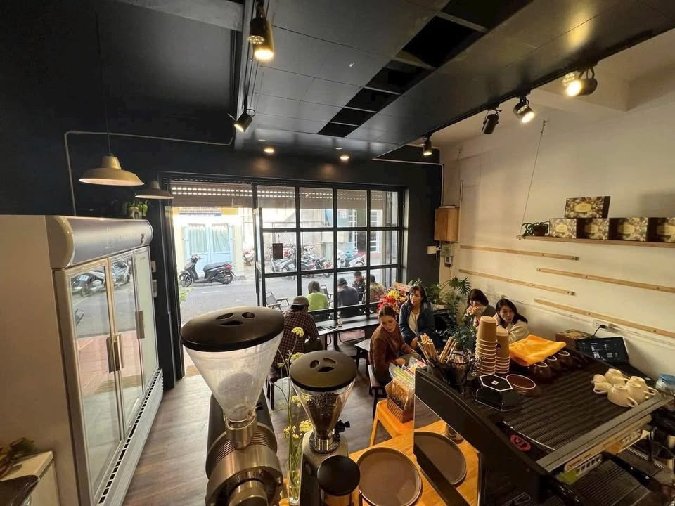 Cháy túi vẫn phải mua nhà 2 mặt tiền Hoàng Văn Thụ, Đà Lạt, kinh doanh đỉnh, giá chỉ 9.9 tỷ