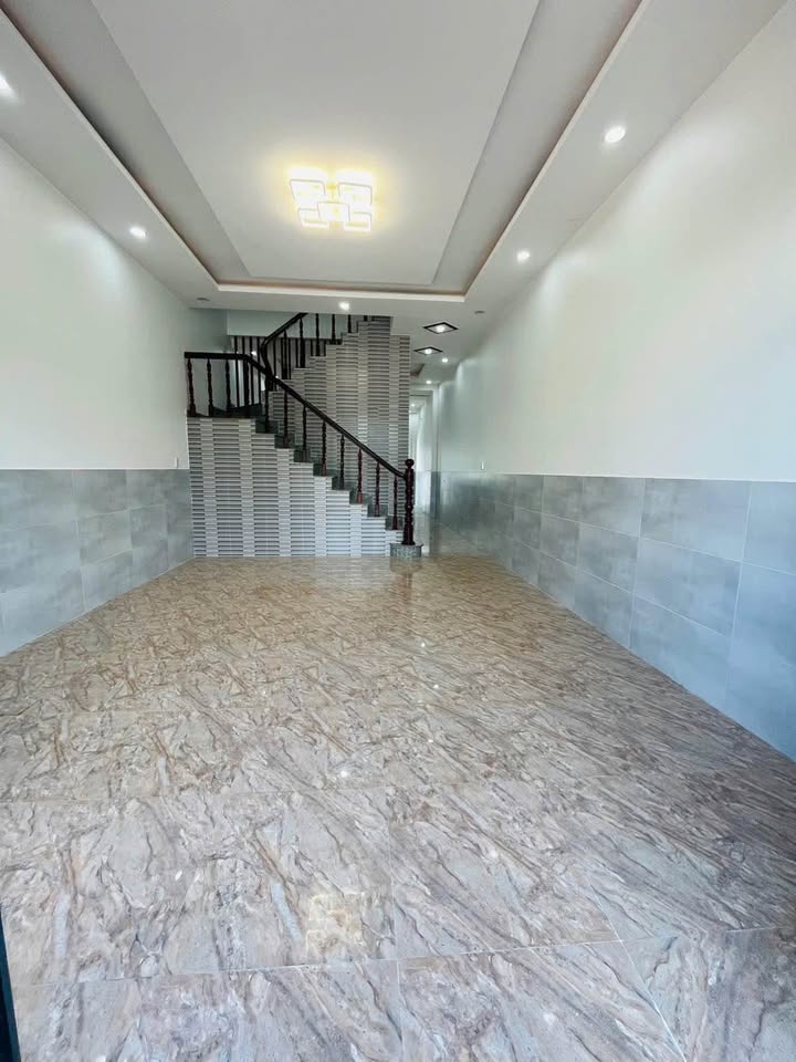 Siêu phẩm nhà trệt 1 lầu mới tinh, sẵn máy lạnh, đang chờ bạn rước về