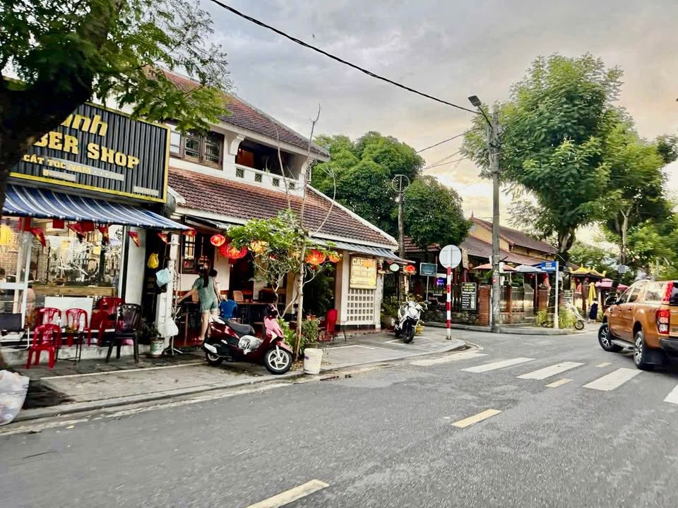 Mặt tiền Lê Huân kinh doanh bá cháy, view Đại Nội, giá chỉ 9 tỷ