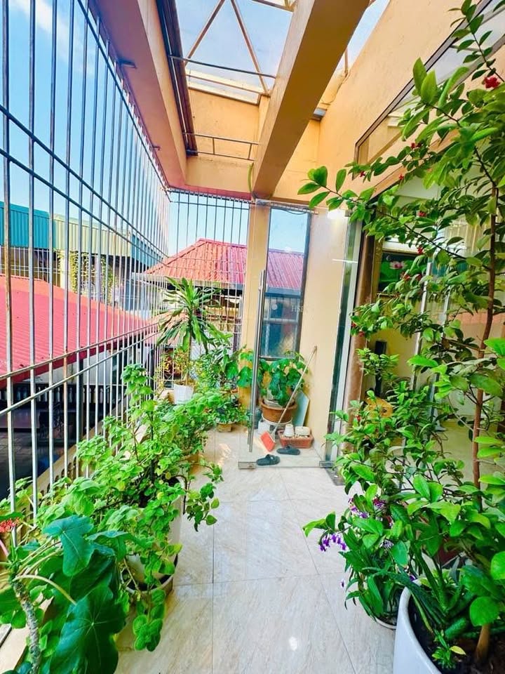 Nhà lô góc phố Hồng Hà, ô tô qua cửa, kinh doanh sầm uất, sổ đỏ chính chủ, giá chỉ 7.2 tỷ