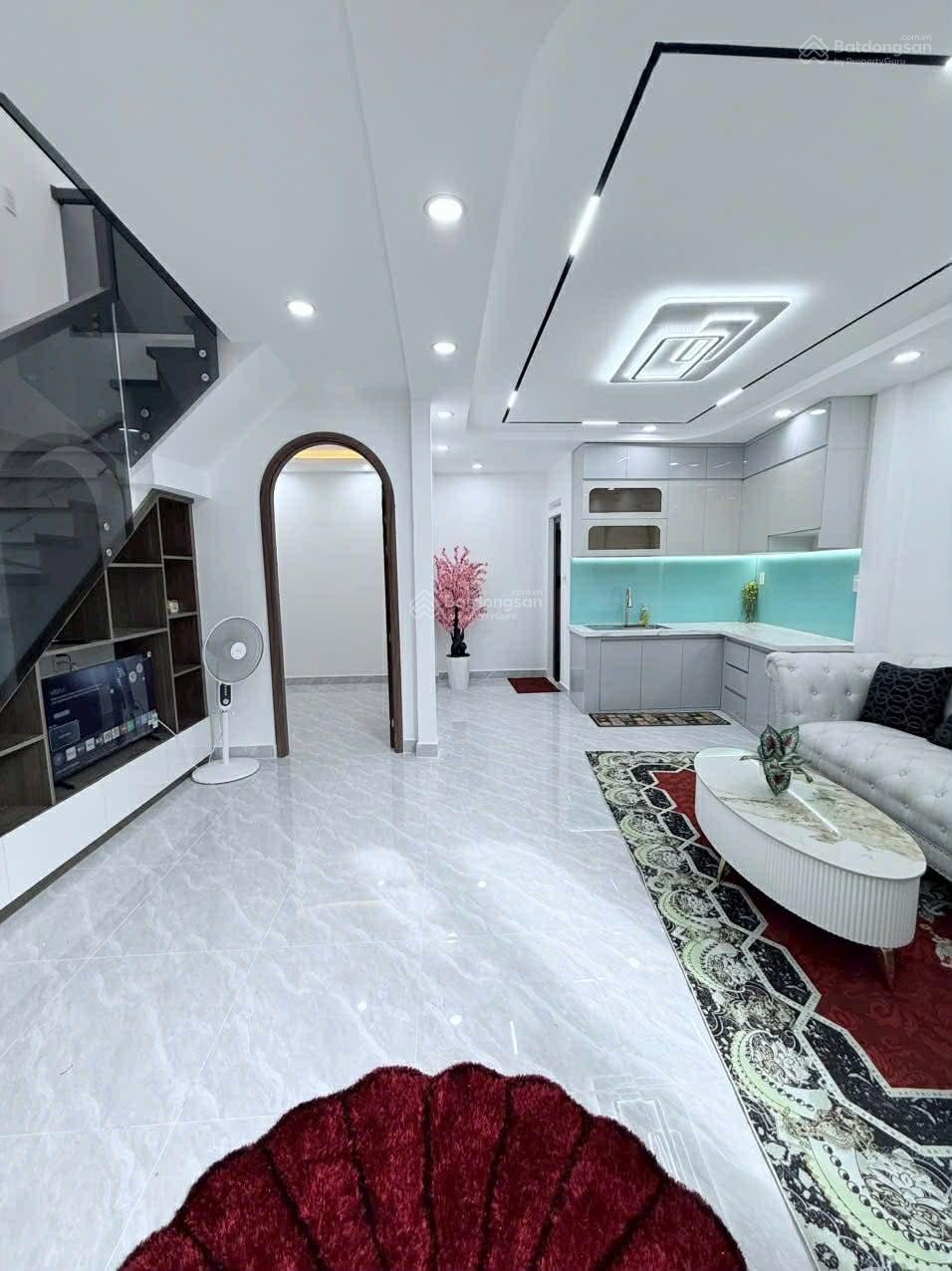 Bán nhà ngay Bảy Hiền, phường 10, Tân Bình- ngang hiếm 5,5M - nở hậu tài Lộc, tặng nội thất- 4,75T