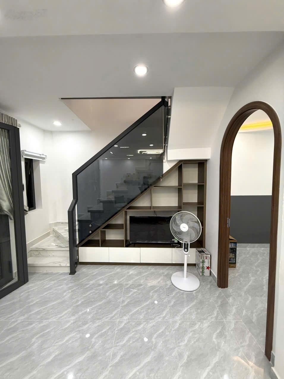 Chính chủ cần bán gấp nhà riêng giá rẻ 2 tầng -35m2 3PN , 2WC Tân Bình Hồ Chí Minh chỉ với 4 tỷ 750