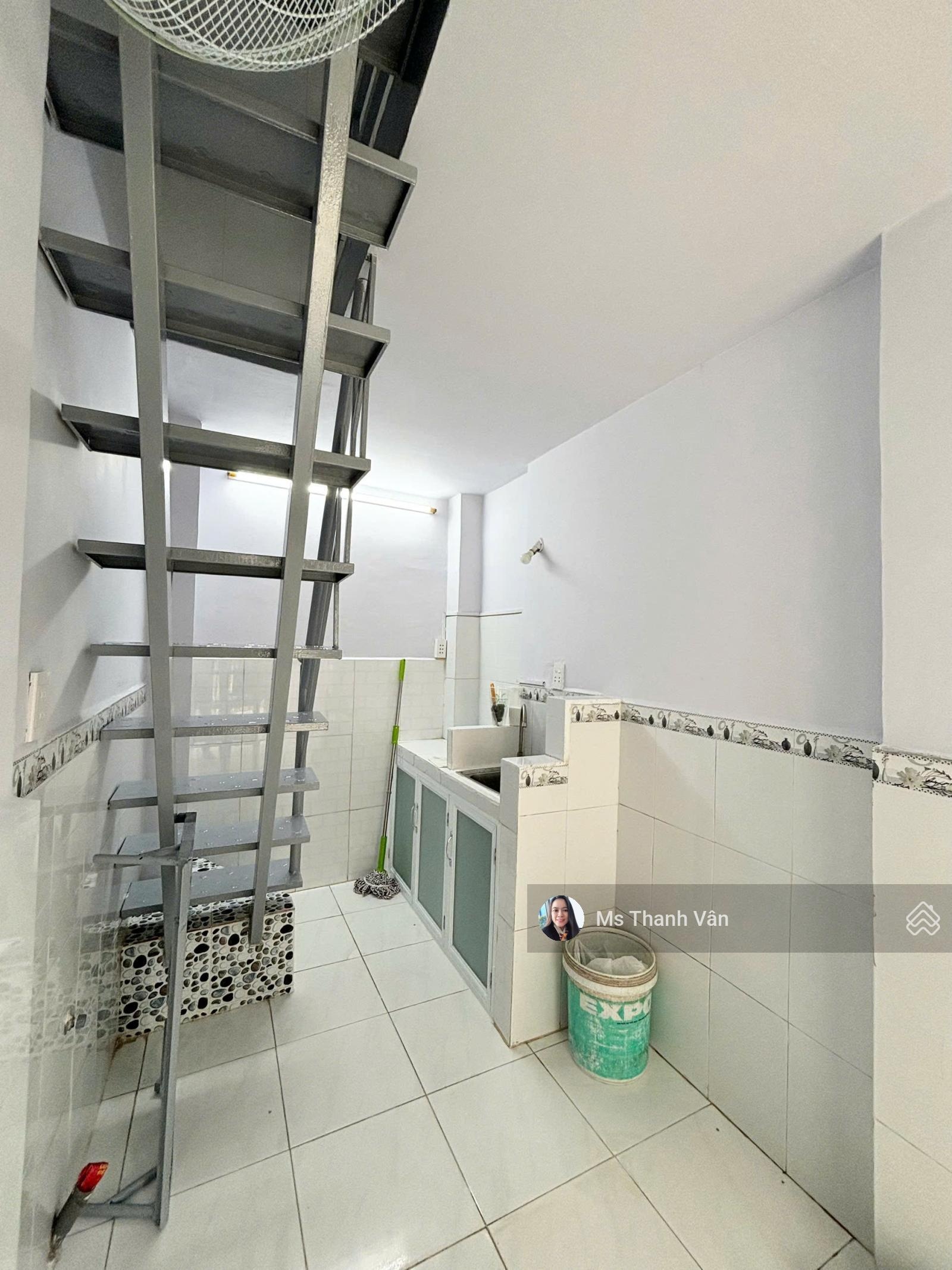 Nhà Phạm Văn Chí 1 lầu có ban công đẹp 25m2 sử dụng có sổ hồng chỉ 1 tỷ 550 bớt lộc nhà đẹp ở ngay