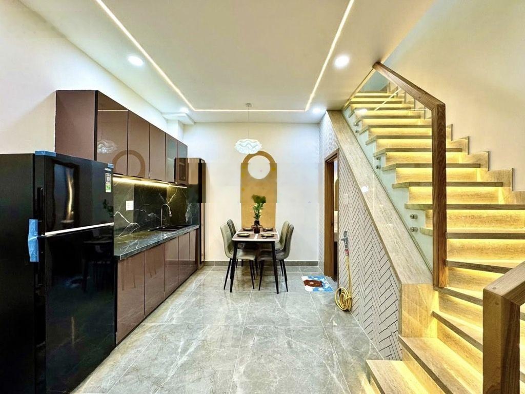 Hẻm 373 Lý Thường Kiệt - vị trí kinh doanh sầm uất - Ô tô thẳng 1 trục - Nhà đầy đủ công năng