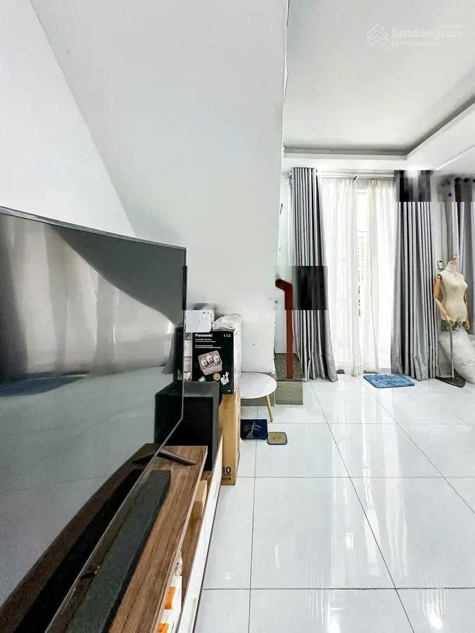 Bán nhà hẻm Trần Hưng Đạo - lô góc 3 mặt thoáng - 2 tầng - đậu xe rộng - 8.5 tỷ