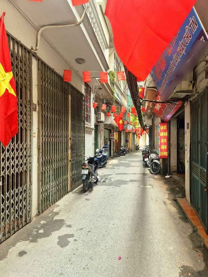 Nhà Ba Đình 50m ra ô tô, thang máy, nở hậu cực xinh