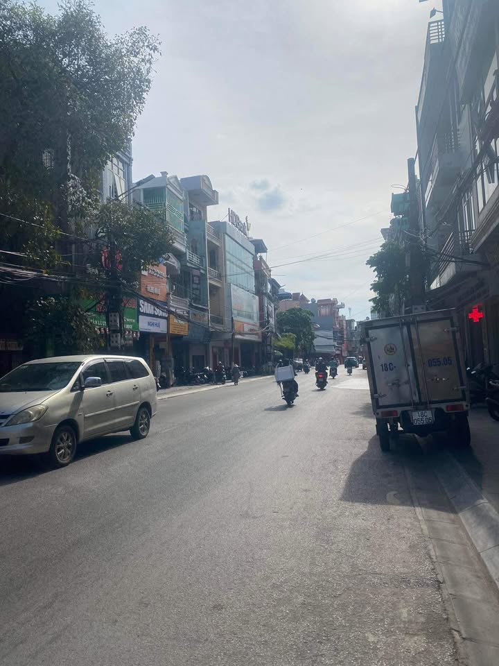 Nhà 3 tầng mặt đường Thành Chung, Nam Định - Kinh doanh đỉnh cao