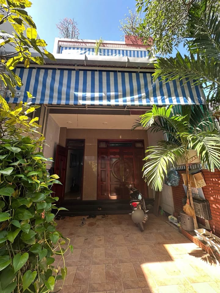 Bán biệt thự 3 tầng mái ngói cao cấp, kiệt xe hơi đường Trường Trinh, phường An Cựu, Huế