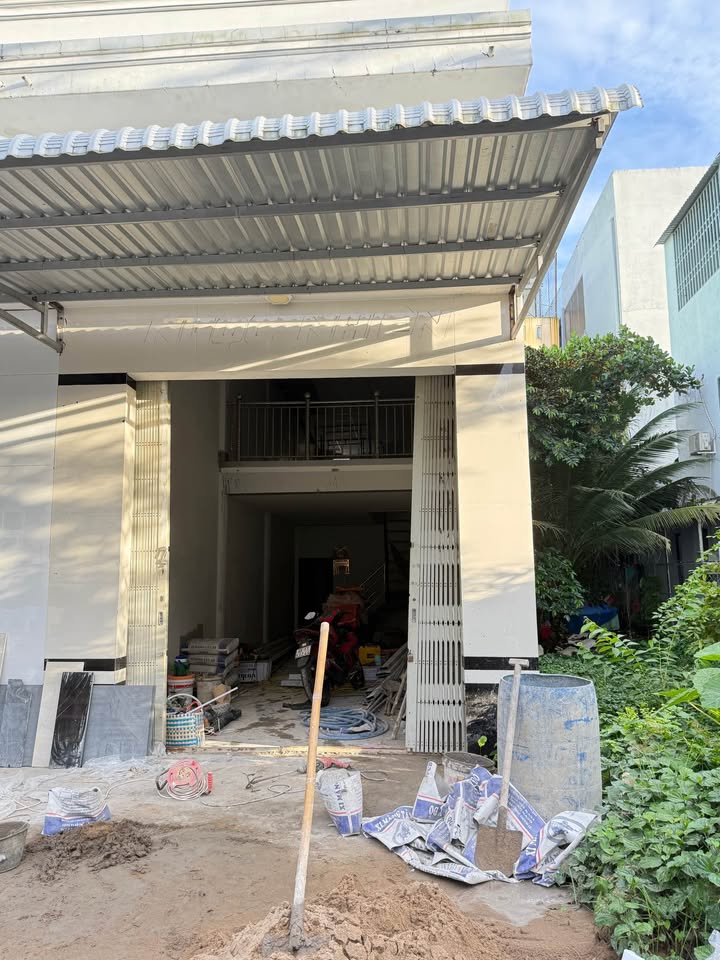 Nhà 1 trệt 1 lửng trung tâm chợ Vị Thanh chỉ 1,95 tỷ