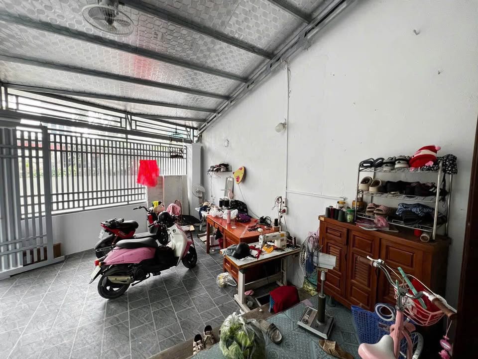 Bán nhà 3 tầng Đông Vệ, Thanh Hóa, gần trường, chợ, đường ô tô, giá tốt