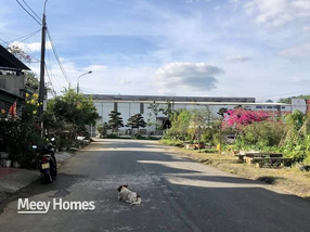 Bán đất 3 mặt tiền 105m2, sổ hồng đầy đủ, gần quảng trường tỉnh Lai Châu