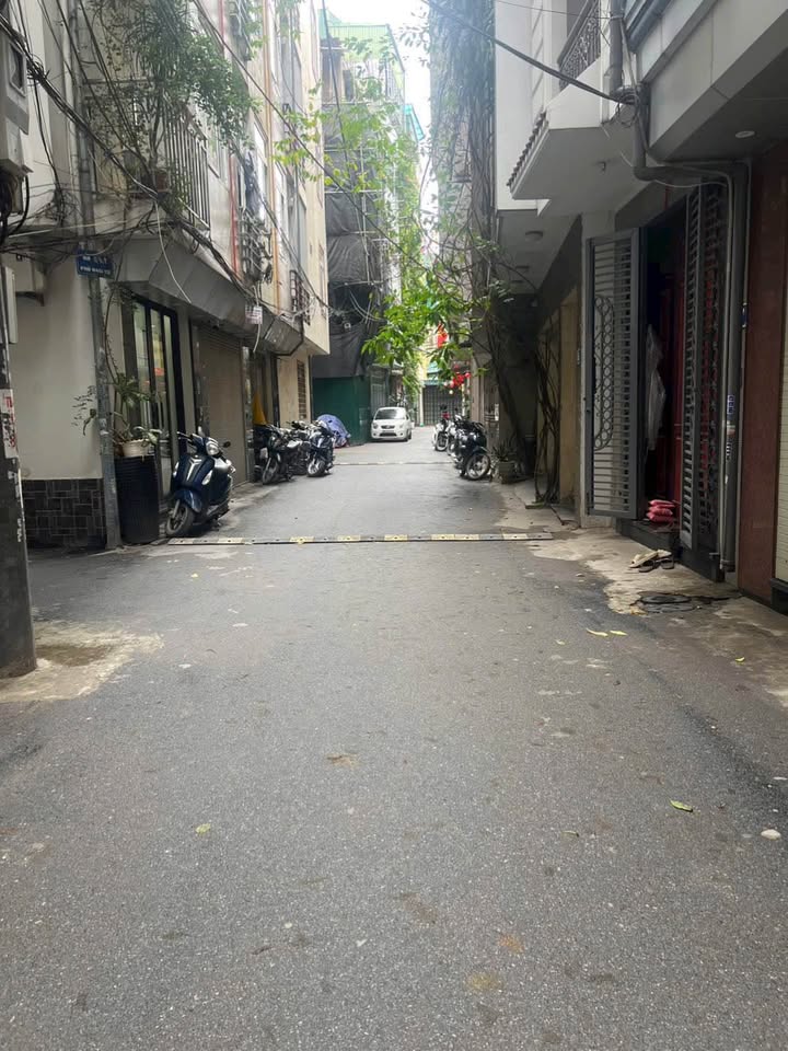 Nhà Vĩnh Hưng 33m² 5 tầng, ô tô đỗ cổng, gần trường học, sổ đỏ sẵn sàng