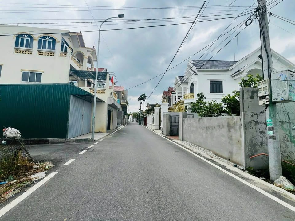 Đất vàng Văn Giang 110m2 đô thị, mặt tiền rộng, gần Vành đai 3.5