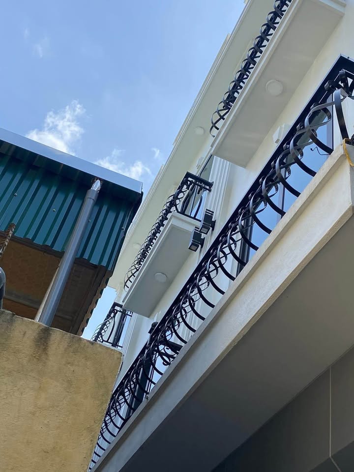 Nhà 3 tầng xinh xinh, ngõ rộng thoáng, giá hời