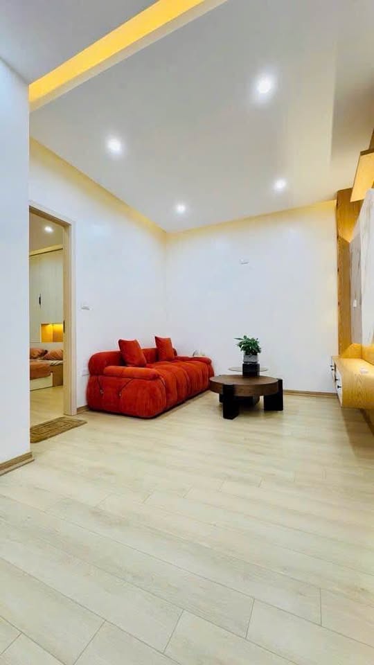 Bán gấp nhà đẹp 75m2, 2 phòng ngủ, 2 ban công, ngay trung tâm Ba Đình