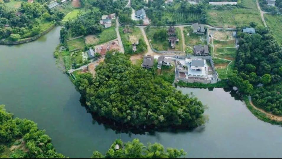 Bán đất vuông vắn 557m2 cạnh hồ tuyệt đẹp tại Lương Sơn, Hòa Bình