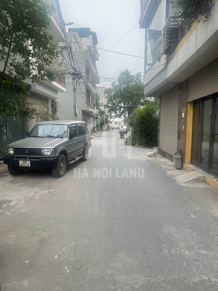 Nhà 5 tầng đẹp, mặt tiền 4m, ô tô đỗ trong nhà tại Hoài Đức