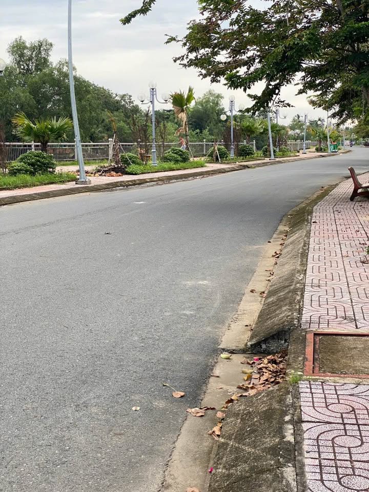 Cơ hội sở hữu nền đất đắc địa mặt tiền đường Hoàng Hoa Thám, Vĩnh Long