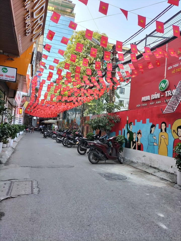 Nhà phân lô cán bộ xây mới 5 tầng tại phố Thái Hà, quận Đống Đa, Hà Nội