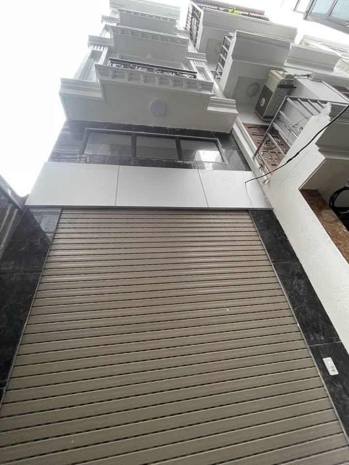 Nhà 5 tầng trung tâm Ngọc Hồi, sổ đỏ vuông vắn, gần bến xe Nước Ngầm