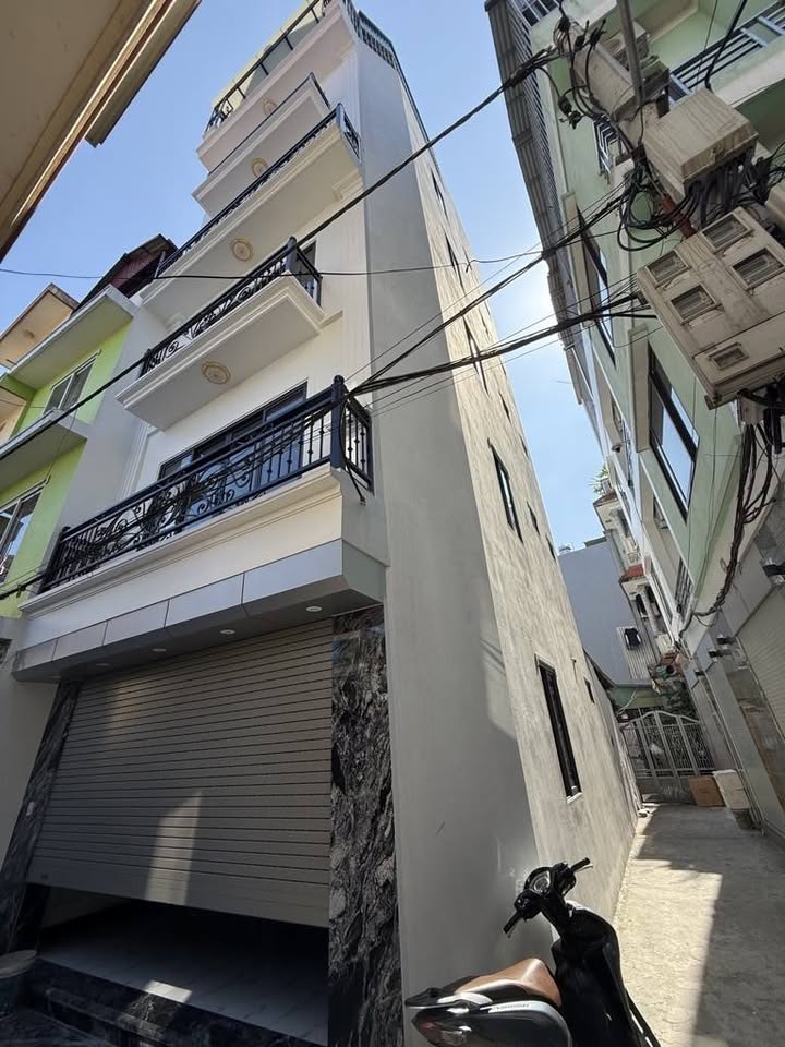 Siêu phẩm nhà mới xây 6 tầng lô góc tại Long Biên, sở hữu cầu thang máy nhập khẩu sang trọng, diện tích 49m2