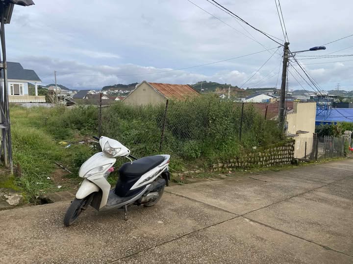 Bán đất Đà Lạt 360m2, mặt tiền 10m, sổ riêng, giá 4 tỷ