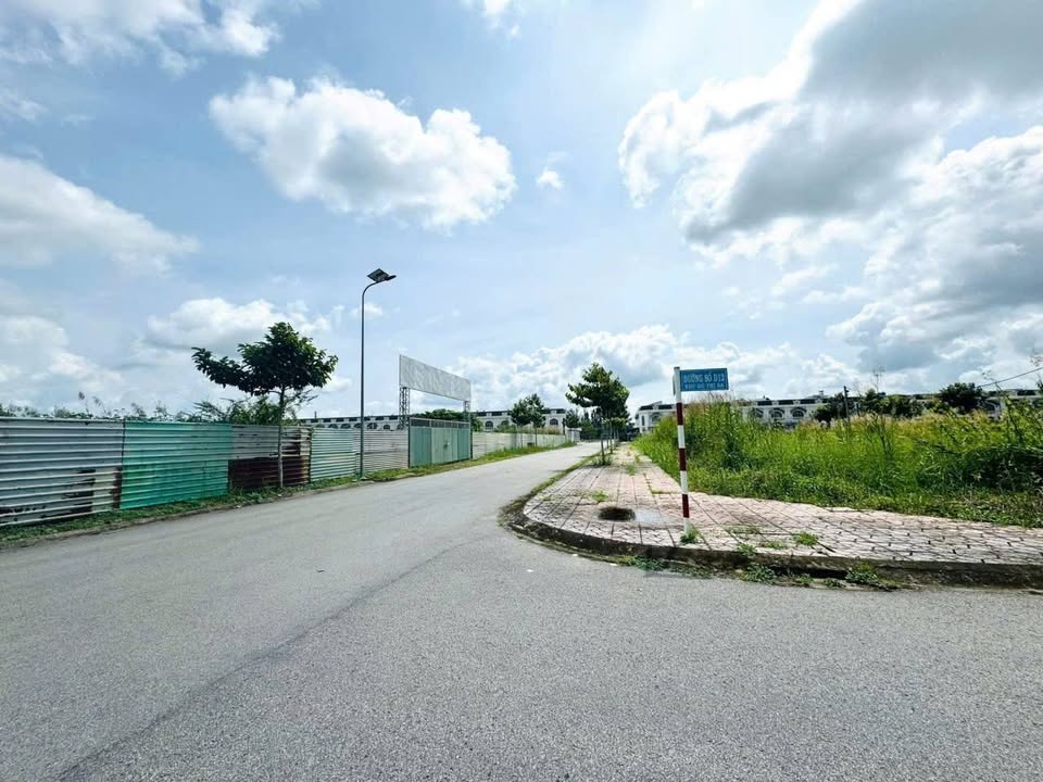 Cần bán nền biệt thự góc cực đẹp tại đường số 13, khu 5A, Phường Phú Lợi