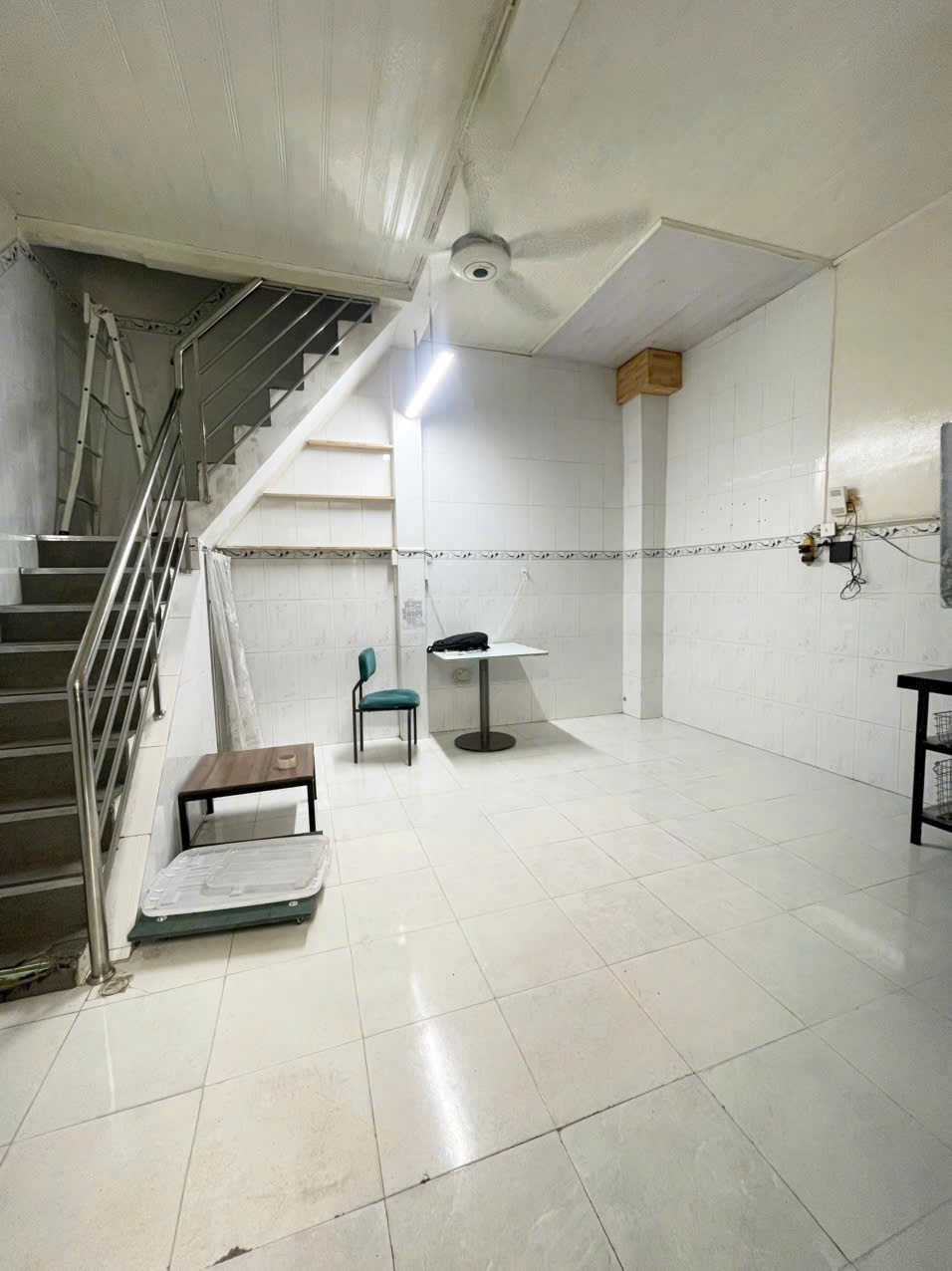 Cho thuê nhà Nguyên Căn Quận 7, 2 phòng ngủ, ban công thoáng mát, giá 6 triệu/tháng