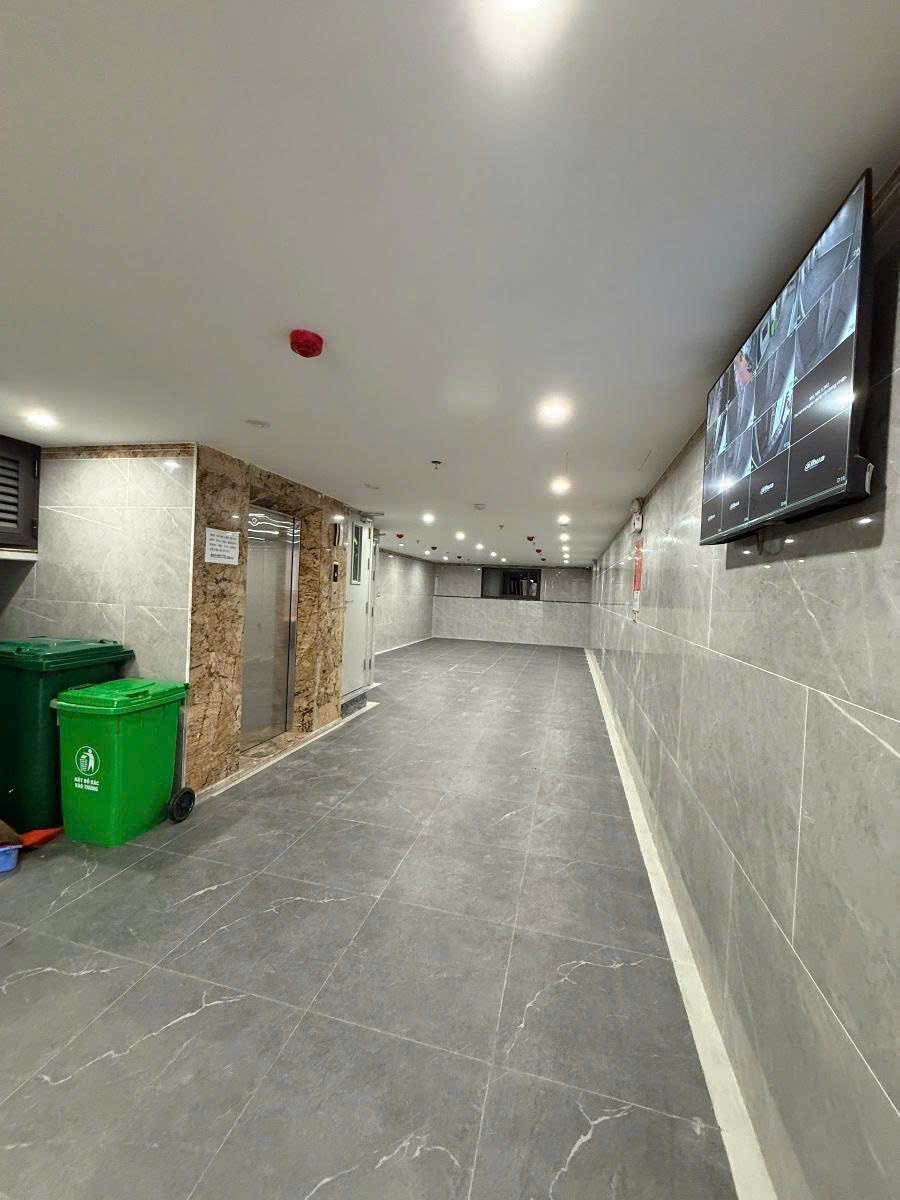 Tòa nhà Nguyễn Khánh Toàn, Cầu Giấy 70m, 9 tầng, dòng tiền 180 triệu/tháng, ô tô vào nhà