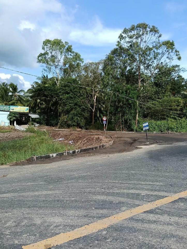 Bán nền đất có hai mặt tiền đắc địa tại Mỹ Xuyên, Sóc Trăng, giáp cả mặt lộ và sông Nhu Gia