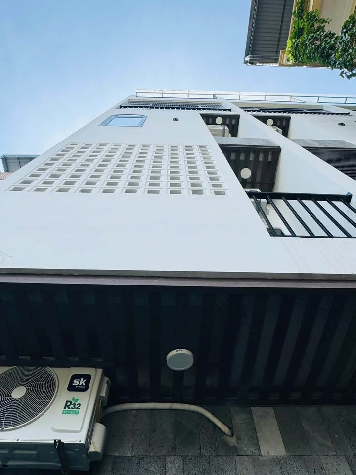 Nhà 5 tầng Bồ Đề, Long Biên, 7,68 tỷ có ngay nhà đẹp, ô tô đỗ cửa