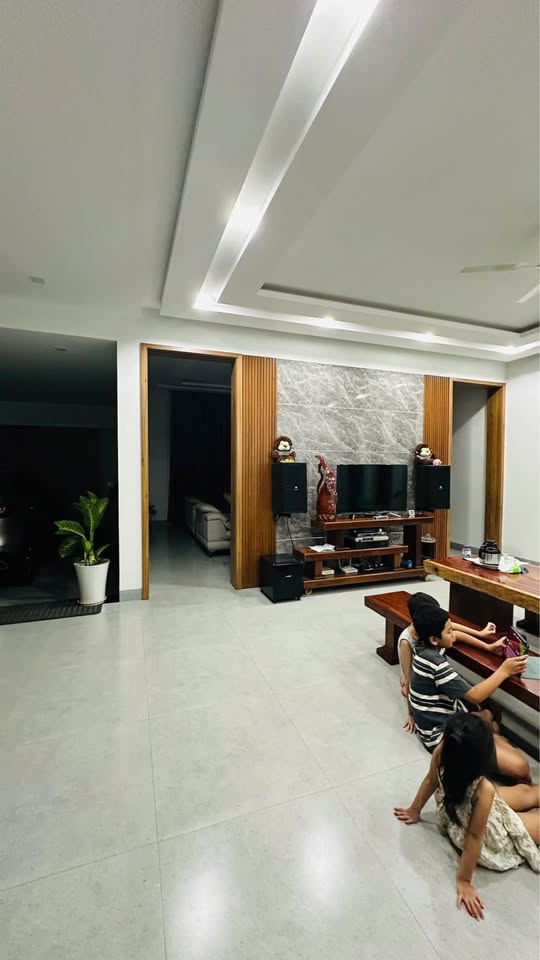 Siêu phẩm nhà mặt tiền Lương Văn Can đang chờ chủ nhân mới