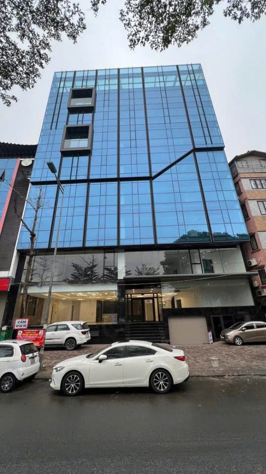 Tòa nhà mặt phố Tây Hồ, 242m², 12 tầng, dòng tiền 700 triệu/ tháng
