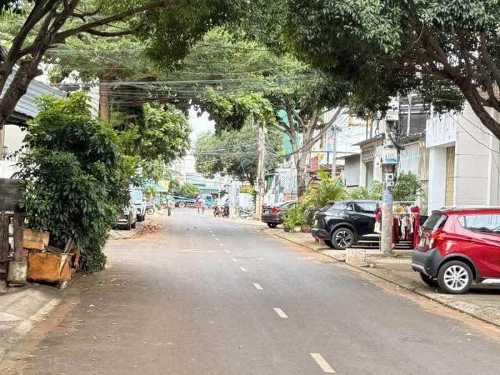 Đất mặt tiền Nam Quốc Cang, Buôn Ma Thuột, vừa túi tiền, tiện ích đầy đủ