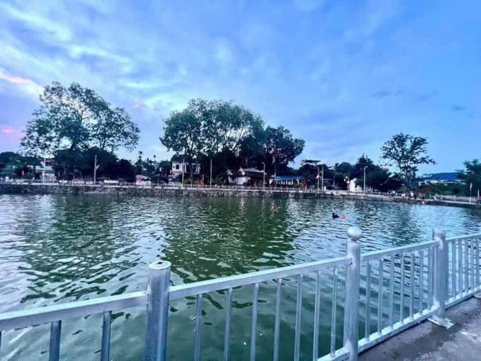 Bán đất mặt đường kinh doanh 60m2 thôn Đông Hạ, Phú Cát, view hồ điều hòa