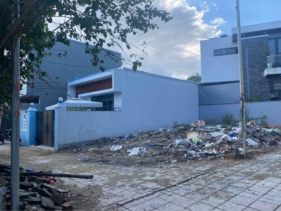 Lô góc 2 mặt tiền 100m2, hướng Đông Nam, giá chỉ 1.89 tỷ